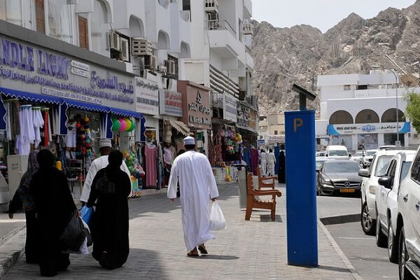 مهاجرت به عمان؛ پوشش مردم در عمان
