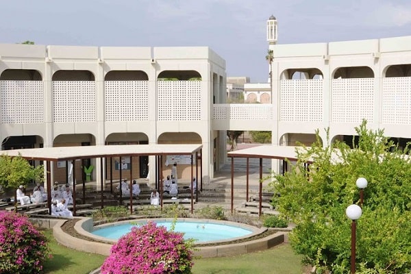 اقامت عمان؛ تحصیل لیسانس در دانشگاه‌های عمان