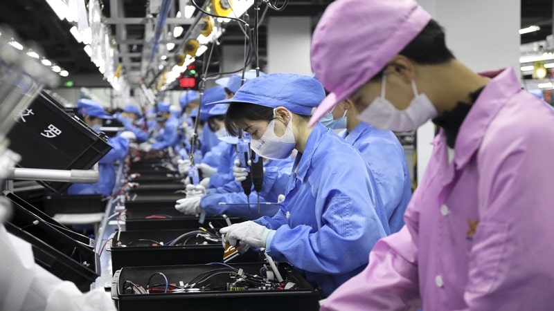 Construction of a factory in Oman ; recruitment of labor