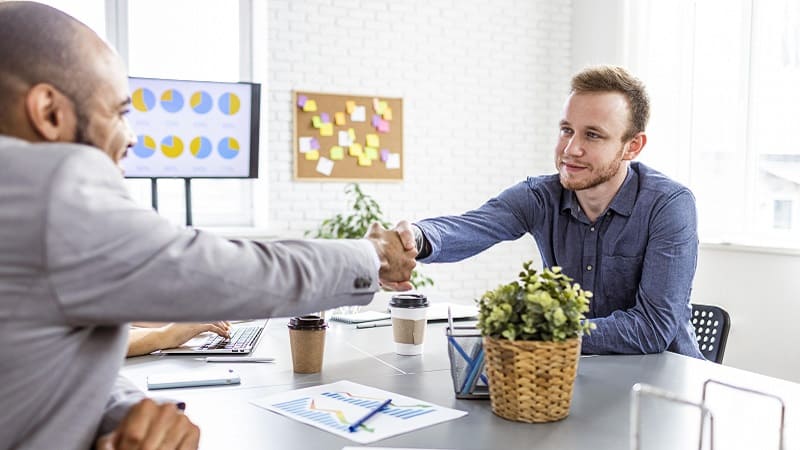 مهاجرت کاری به عمان؛ اهمیت قرارداد کاری در اخذ ویزای کار